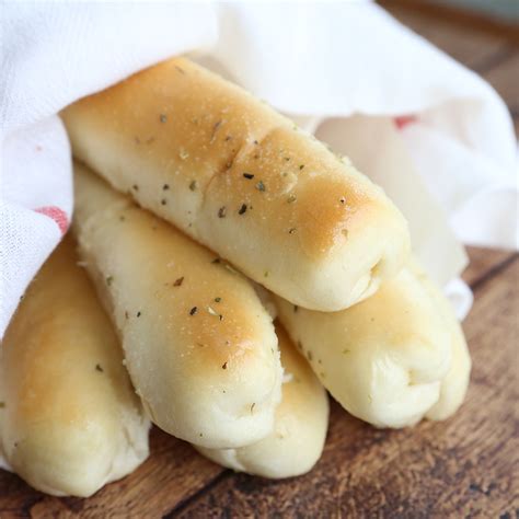 {So much better than} Olive Garden breadsticks recipe - It's Always Autumn