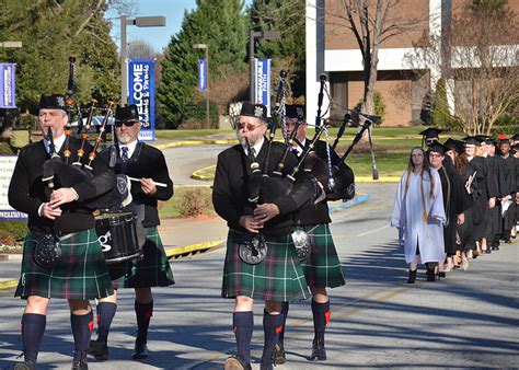 262 receive degrees during December graduation at SWU