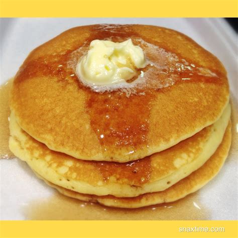 McDonald's Rockin' Hotcakes: Breakfast Superstars | Snaxtime