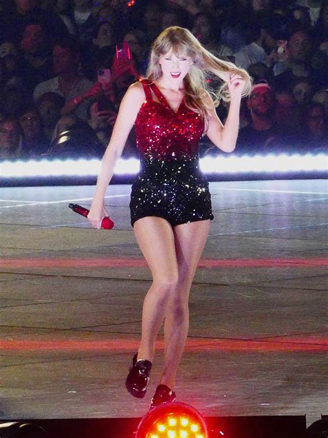 Taylor Swift’s Eras Tour Concert Outfits: Photos – Hollywood Life