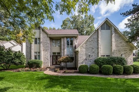 2631 Hunter Heights Dr, West Bloomfield Township, MI 48324