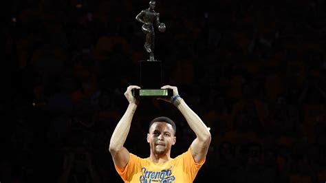 Watch Steph Curry hoist the MVP trophy before Game 5 | FOX Sports