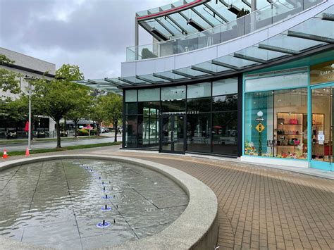 Retail Tour Update: Park Royal Shopping Centre in West Vancouver (Spring 2021)