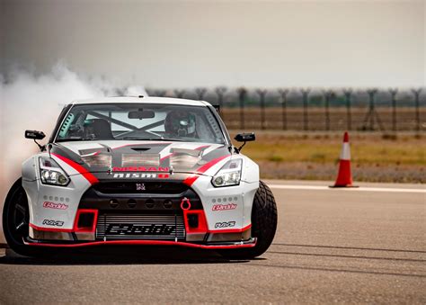 1000kW Nissan GT-R sets fastest ever drift Guinness World Record ...