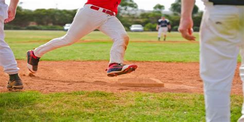 8 Best Wide Width Baseball Cleats 2024 [Kids/Men]