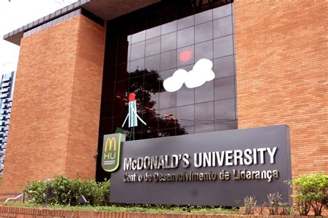 McDonalds University_Fachada UH - Portal Aberje