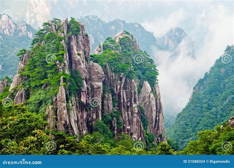 Yellow Mountain Huangshan stock photo. Image of asia - 21088324