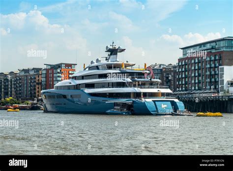 Joe lewis yacht aviva hi-res stock photography and images - Alamy