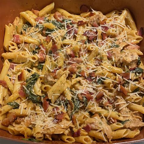 CREAMY CHICKEN PASTA WITH BACON