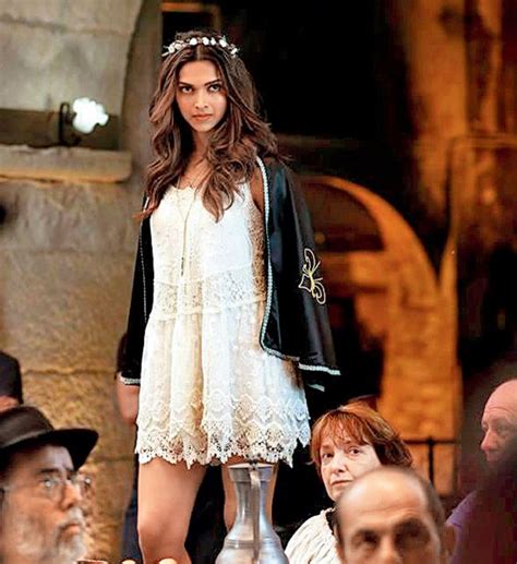 Ranbir kapoor deepika padukone on the sets of tamasha – Artofit