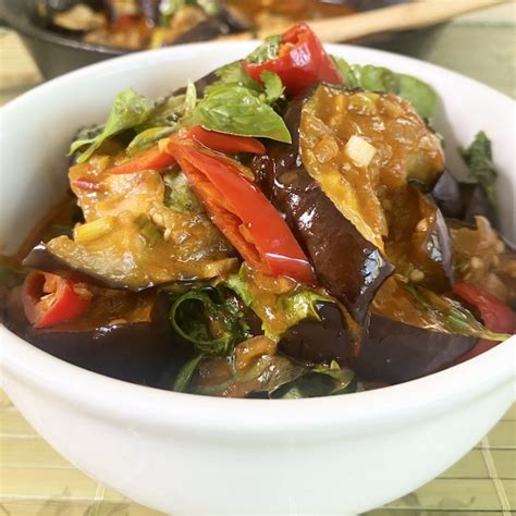 Eggplant in Red Thai Curry Sauce - Lean Bellas Kitchen