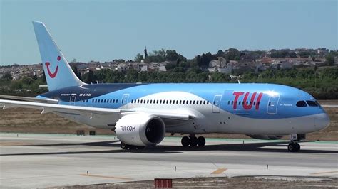 TUI Boeing 787-800 Dreamliner G-TUIH Taxing Malaga LEMG - YouTube