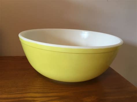 Vintage Pyrex Primary Color Yellow 4 Quart Mixing Bowl 404 | Etsy ...