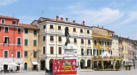 Sightseeing & Traditional Events in pretty Sarzana