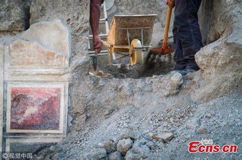 Archaeologists uncover new treasures at Pompeii dwelling