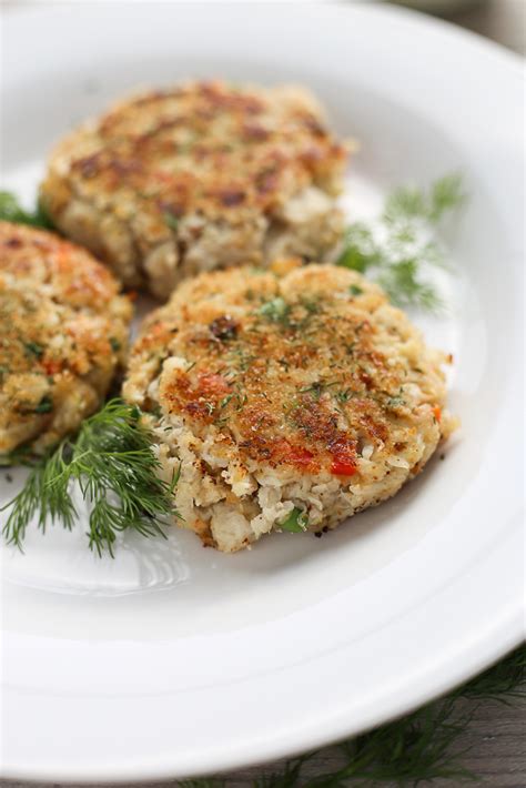 Best Crab Cakes with Lemon-Dill Sauce - 3 Scoops of Sugar