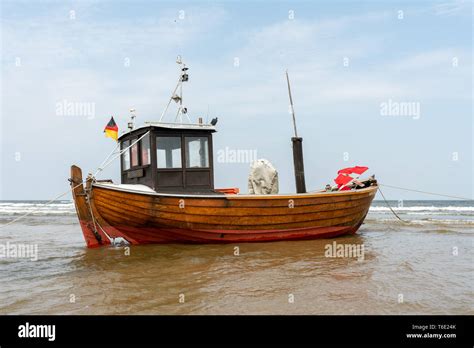 Wood fishing boat hi-res stock photography and images - Alamy