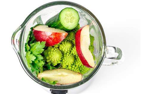 Overhead view of fresh raw fruits and vegetables - Creative Commons Bilder