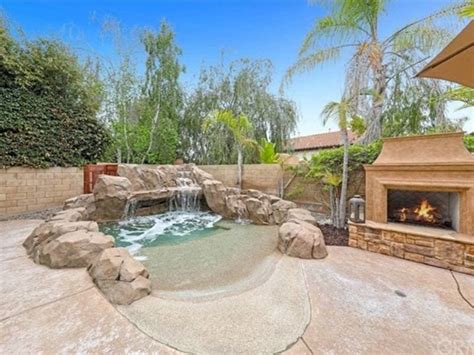 15 California Pool Homes Perfect For Diving Into Summer Fun | Walnut ...