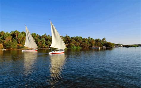 The Nile River, Egypt: - Tourist Resorts