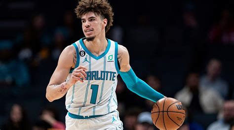 Hornets' LaMelo Ball re-injures ankle after stepping on fan's foot | Fox News