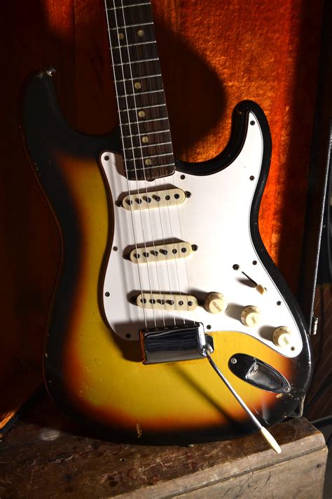 1967 Fender Stratocaster Sunburst - Serial: 204879 - Cesco's Corner Guitars