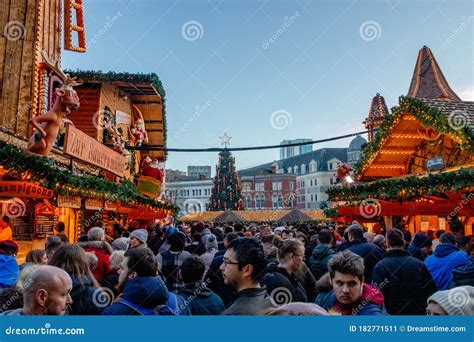 Crowds Enjoying the German Christmas Market in Birmingham Editorial ...