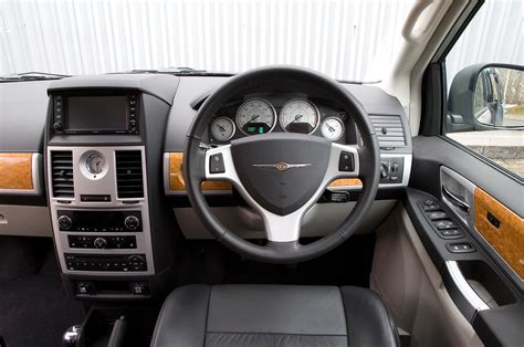 Chrysler Grand Voyager interior | Autocar