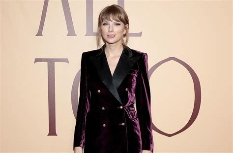 Taylor Swift to Receive Honorary NYU Degree, Give Speech at ...