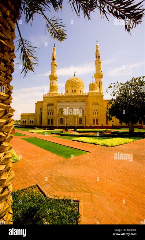 Facade of the "Grand Mosque" in "Jumeirah", Dubai, UAE Stock Photo - Alamy