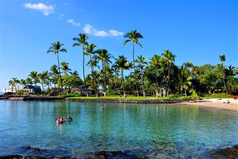 Kamakahonu Beach in Kailua-Kona, Island of Hawaii, Hawaii - Encircle Photos