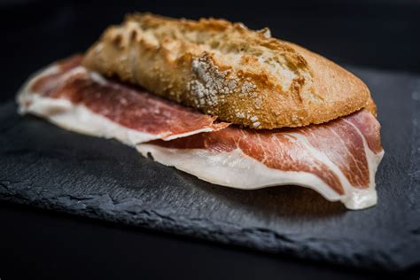 Bocadillo Jamón Serrano - Restaurante Museo del Jamón Alcorcón