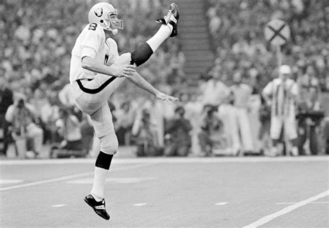 Ray Guy, Raiders Super Bowl champ and HOF punter, dies at 72 - Los Angeles Times