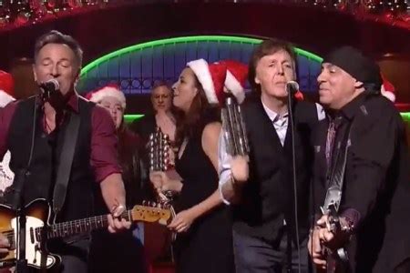 Watch Bruce Springsteen, Paul McCartney Sing 'Santa Claus' on 'SNL ...