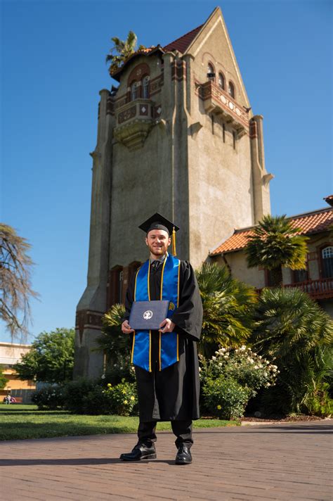 2023 SJSU Grad Portraits — Best Grad Photo