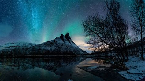 Aurora Borealis Lake Mountain Night Reflection Under Starry Sky HD Winter Wallpapers | HD ...
