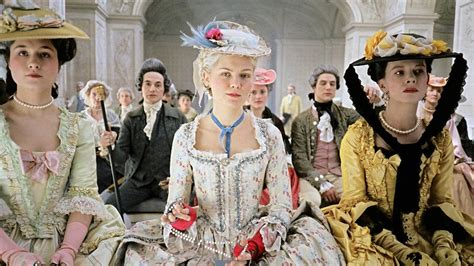 9 Marie Antoinette Inspired Fashion And Beauty Trends That Are Totally Killing It Today