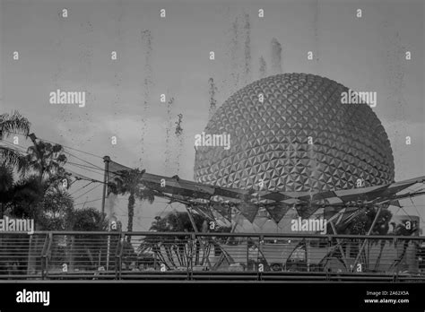 Orlando, Florida. March 19, 2019. Fountain and Spaceship Earth ...