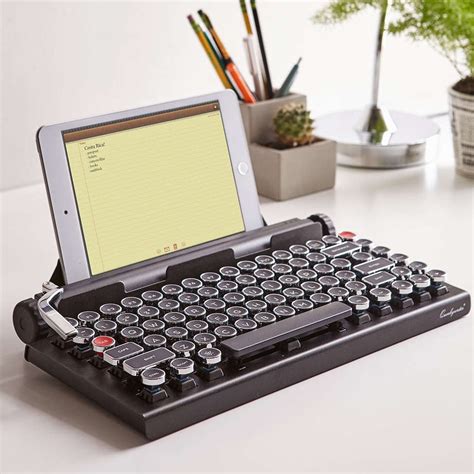 QwerkyWriter - Bluetooth Typewriter Keyboard - The Green Head