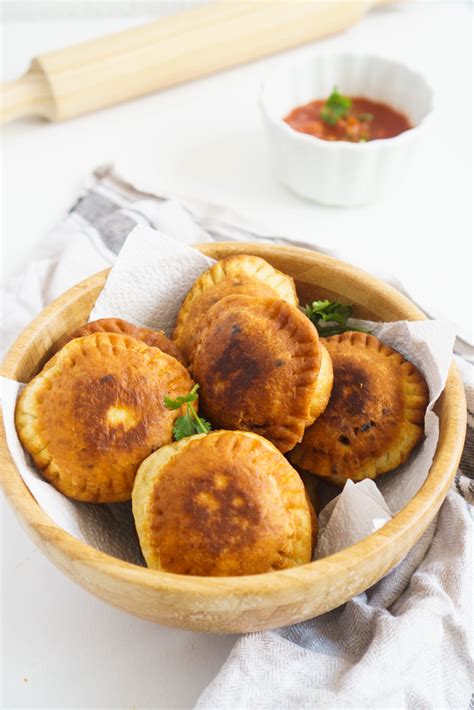 Venezuelan “Pastelitos Andinos” (Meat Empanadas) - The Cookware Geek