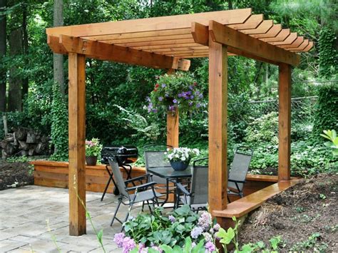 Fabriquer une pergola en bois – plans, instructions et idées inspirantes