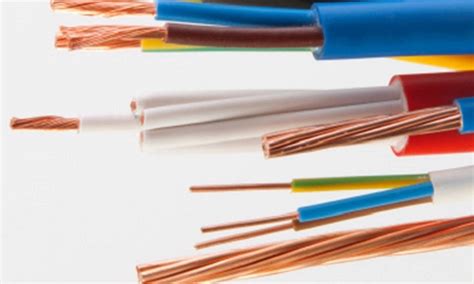 ¿LOS CABLES Y ALAMBRES ELÉCTRICOS SE UTILIZAN DE IGUAL FORMA?