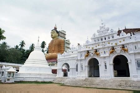 5 Macam Tempat Ibadah Agama Budha di Indonesia dan Perbedaannya