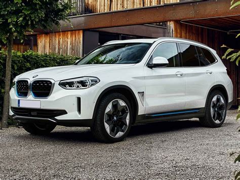 BMW iX3 2023 test drive review - Electric Road