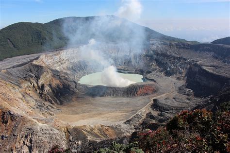 Retired in Costa Rica: Poas Volcano Erupting