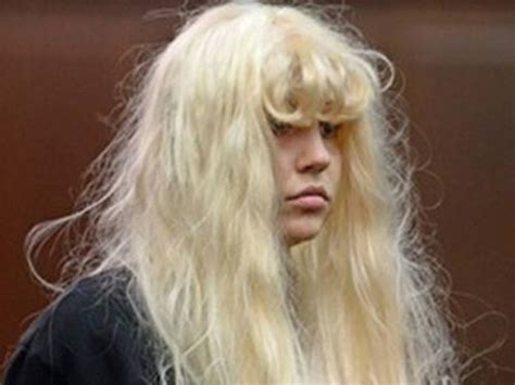 8 Terrible Celebrity Wig Moments