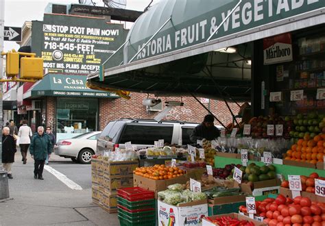 File:Astoria fruit market.jpg - Wikimedia Commons