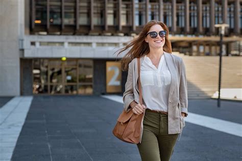 Les vêtements incontournables du dressing féminin