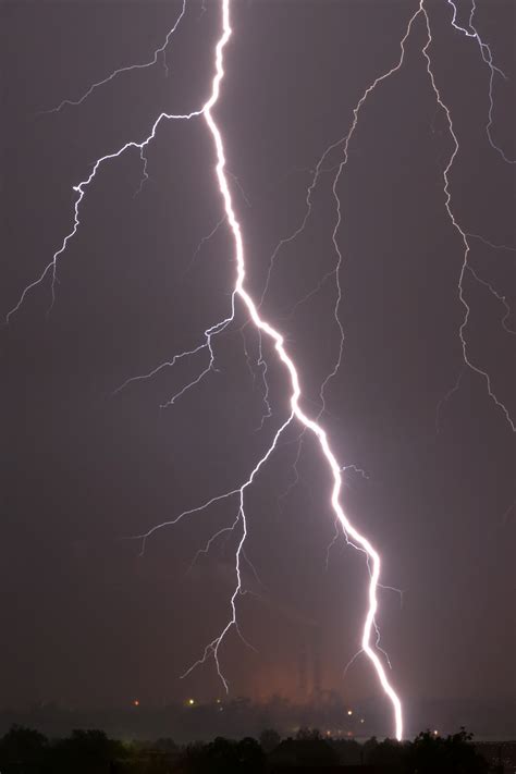 File:Lightning in Zdolbuniv.jpg