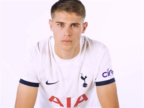 Micky van de Ven squad number revealed as he joins Tottenham - Futbol ...